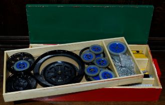 Model Engineering & Constructional Toys - a collection of various Meccano parts, components and