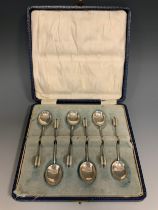 A set of six George V silver bean-end coffee spoons, Birmingham 1931, cased