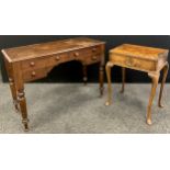 An Edwardian oak and walnut writing desk, of small proportions, 74cm high x 105.5cm x 44.5cm; a