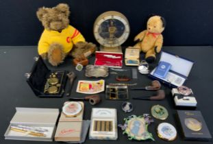 A Kieninger & Obergfell Kundo electronic mantel clock; Giorgio Beverley Hills 1997 teddy bear ;
