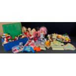 Toys - Dolls, Sindy etc inc 033055X, (x5) blond, pink and black hair examples, assorted clothing and