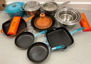 Kitchen and cookery equipment - Le Creuset lidded pans, two Le Creuset cast iron signature griddle