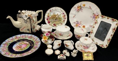 Ceramics - Royal Crown Derby Posies pattern breakfast cup and saucer, tea cup and saucer, plate etc;