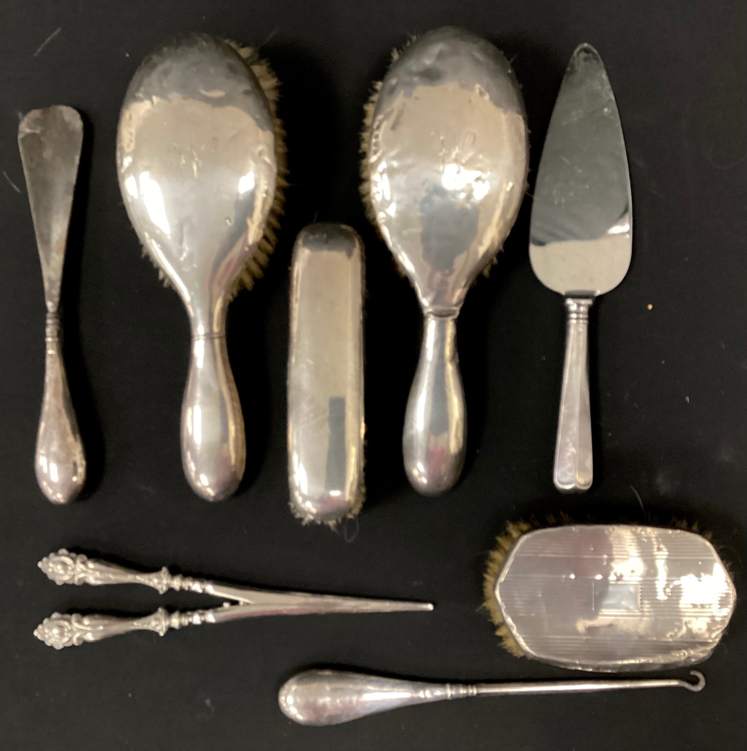 Silver - a four piece silver dressing table set, Birmingham, 1919, button hooks; etc