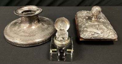 An Edwardian silver mounted desk roller, William Comyns & Sons, London 1900; inkwell, Birmingham