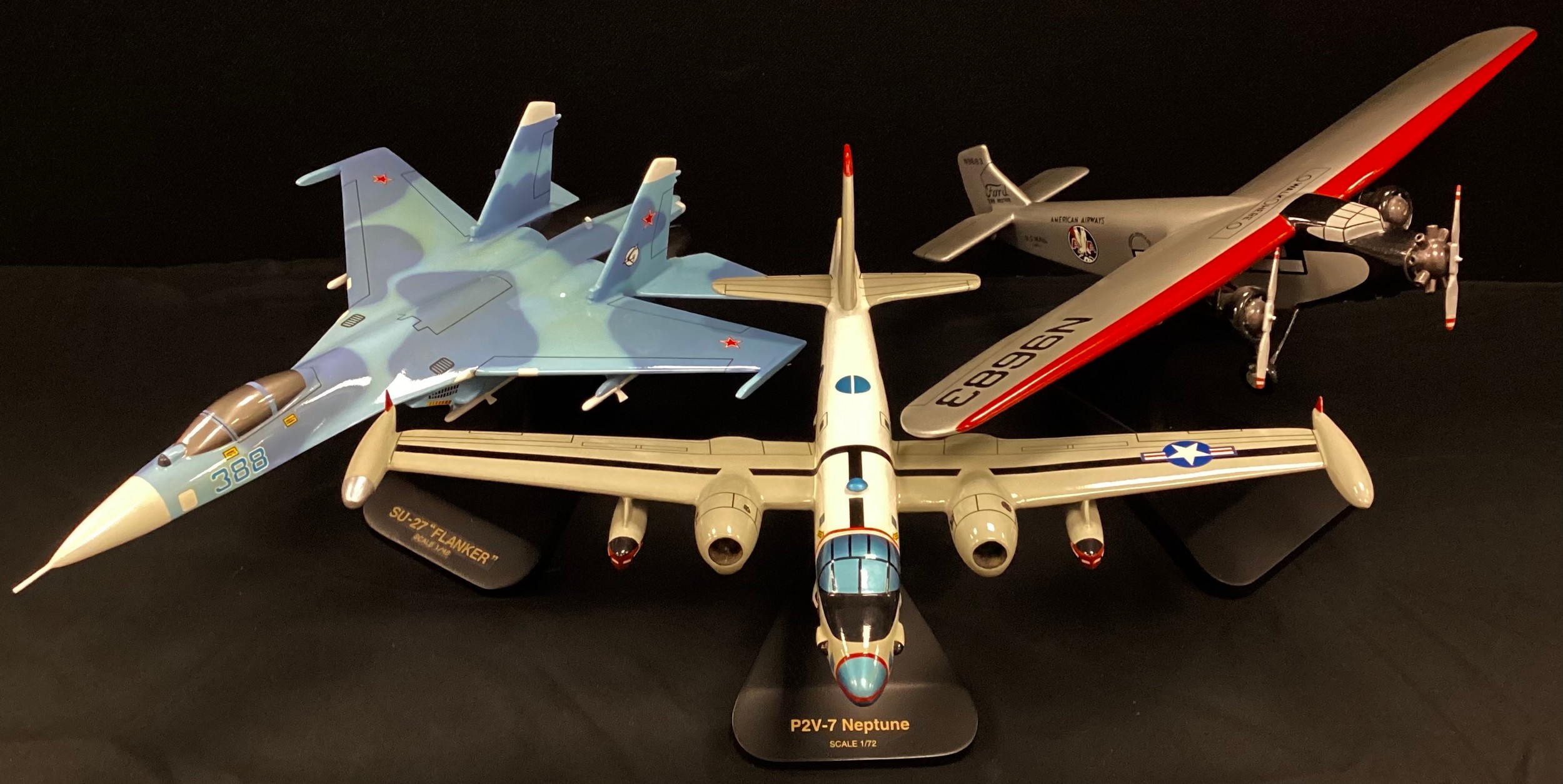 Model airplanes including; P2V-7 Neptune scale 1/72, SU-27 Flanker scale 1/48; other (3)