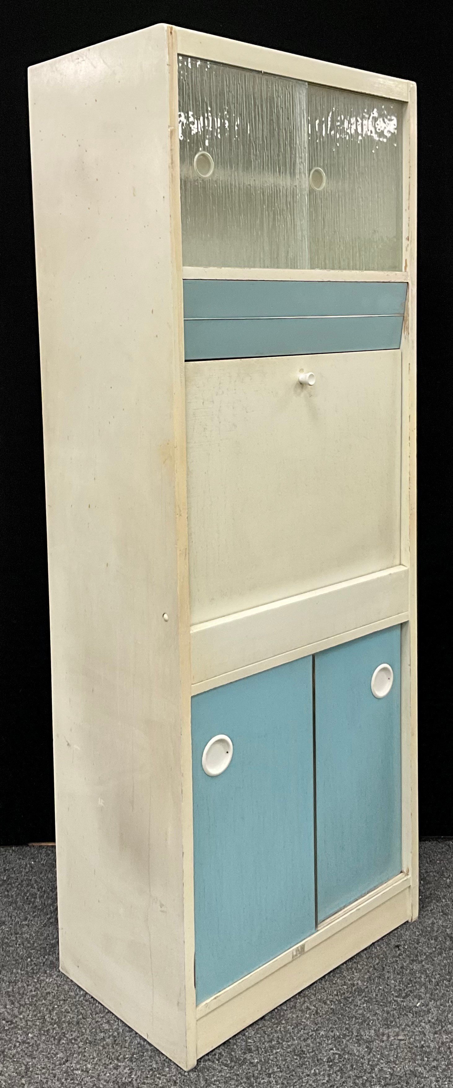 A vintage retro kitchen cabinet, mid-20th century, 178cm high x 65.5cm wide x 40cm deep.