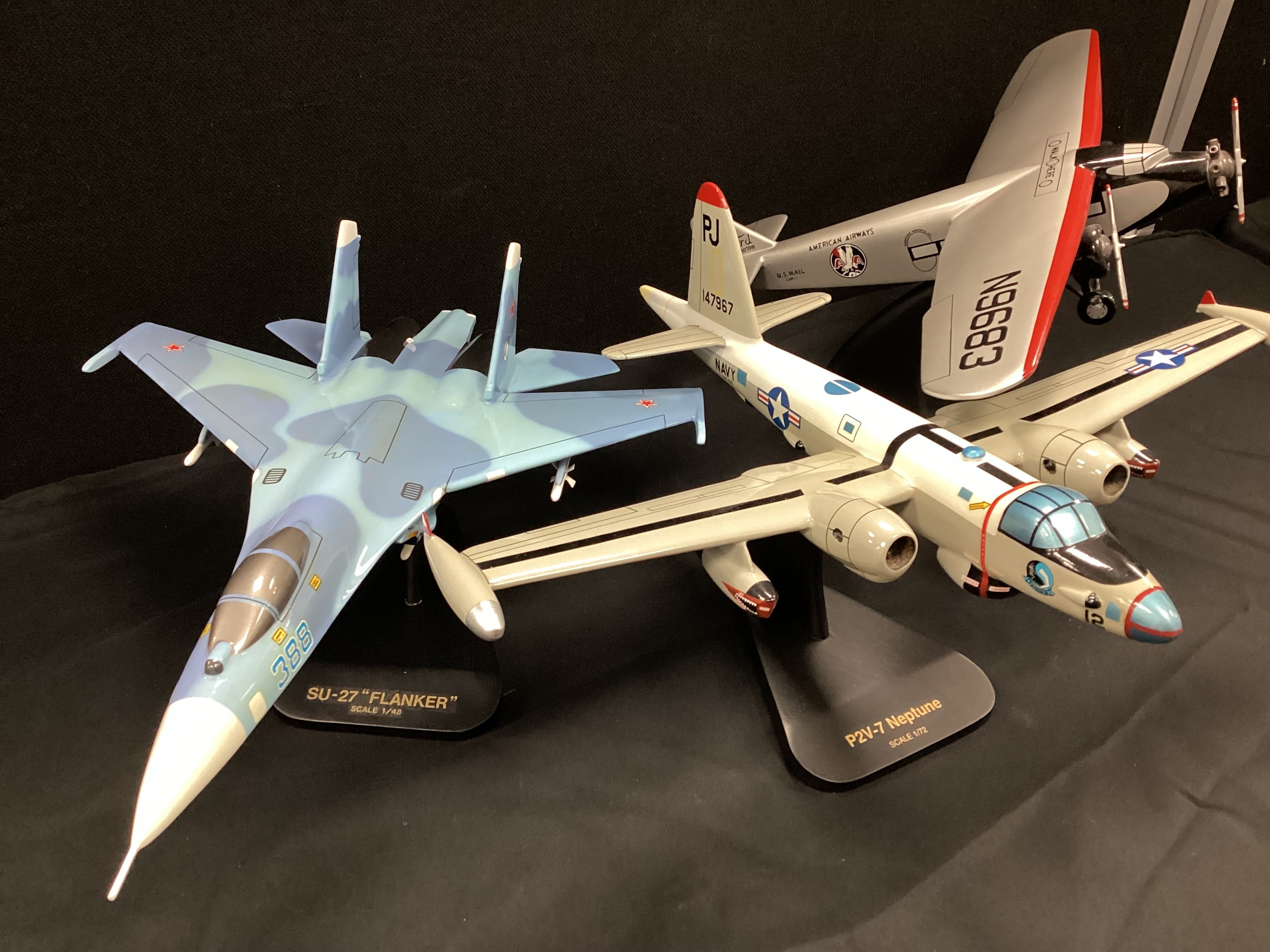 Model airplanes including; P2V-7 Neptune scale 1/72, SU-27 Flanker scale 1/48; other (3) - Bild 3 aus 3