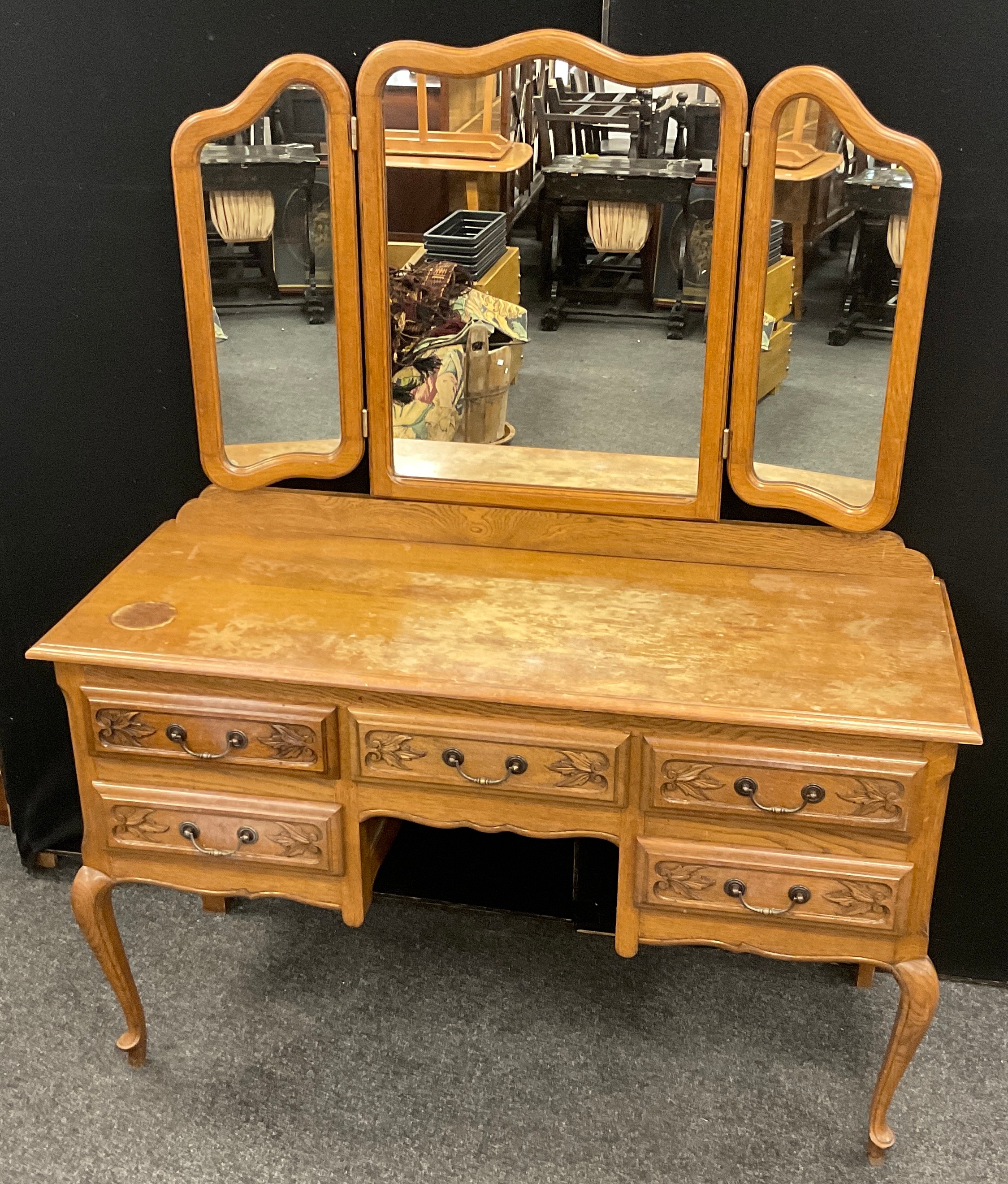 A French Provincial style oak dressing table, serpentine shaped triple mirror, above a base with - Image 2 of 2