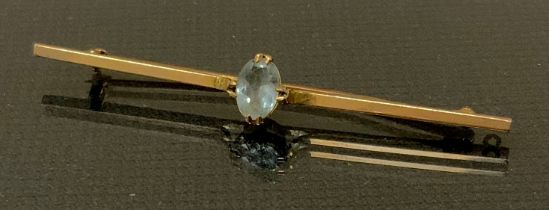 An aquamarine bar brooch, oval aquamarine approx 0.75ct, flat bar 9ct gold bar setting, marks