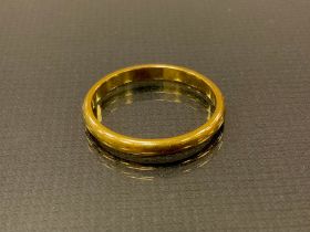 A 22ct gold wedding band, size X, 5g.