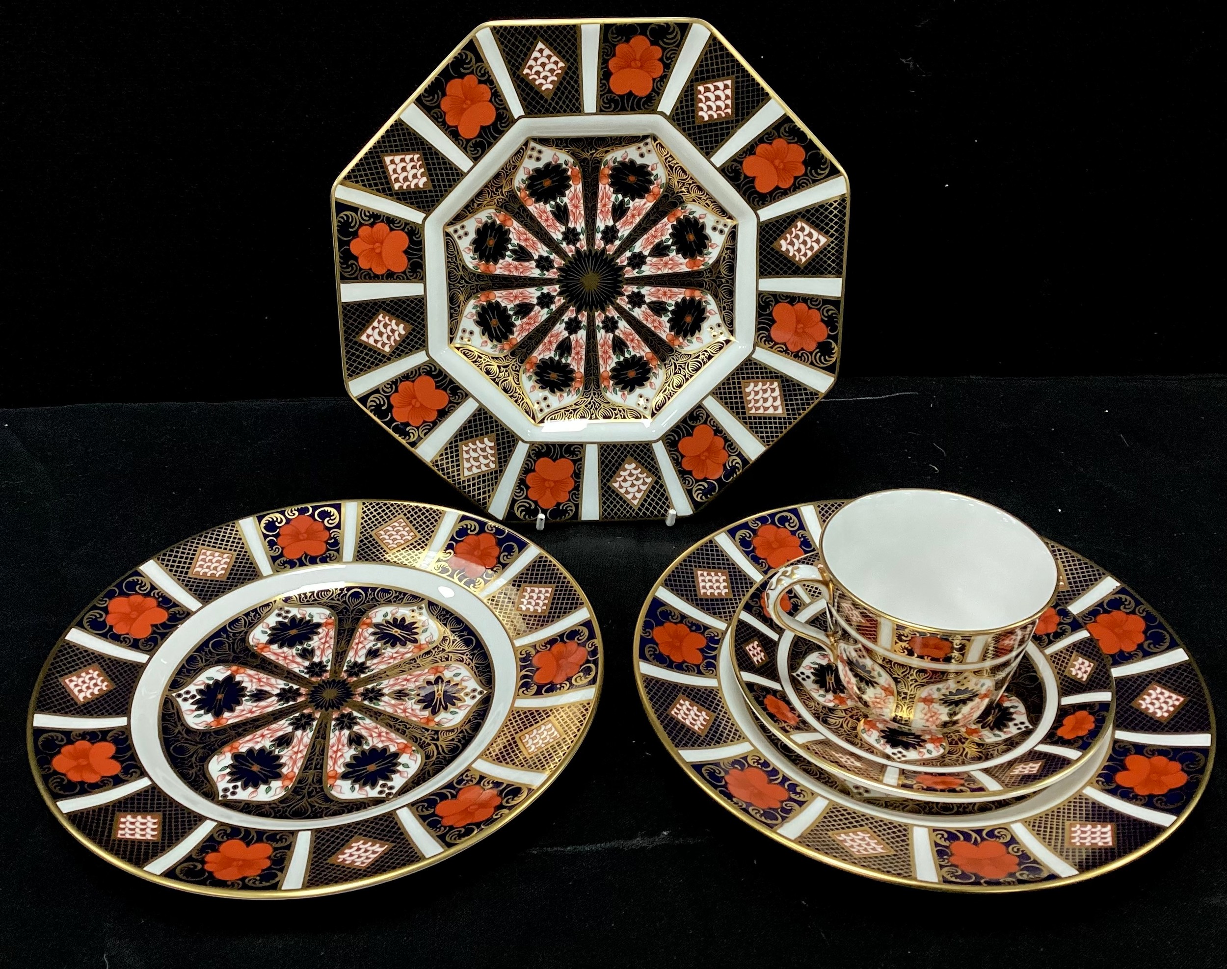 Royal Crown Derby - 1128 Imari hexagonal plate, 22.5cm wide, pair of circular plates 22cm
