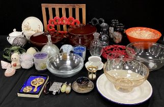 Kitchenalia - Cast iron pan crests, crock pot, oven to table ware etc