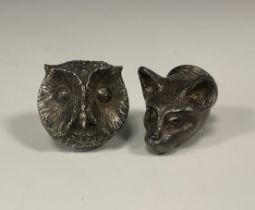 A novelty silver Cats head pill box, London 1972, another Owl (2)