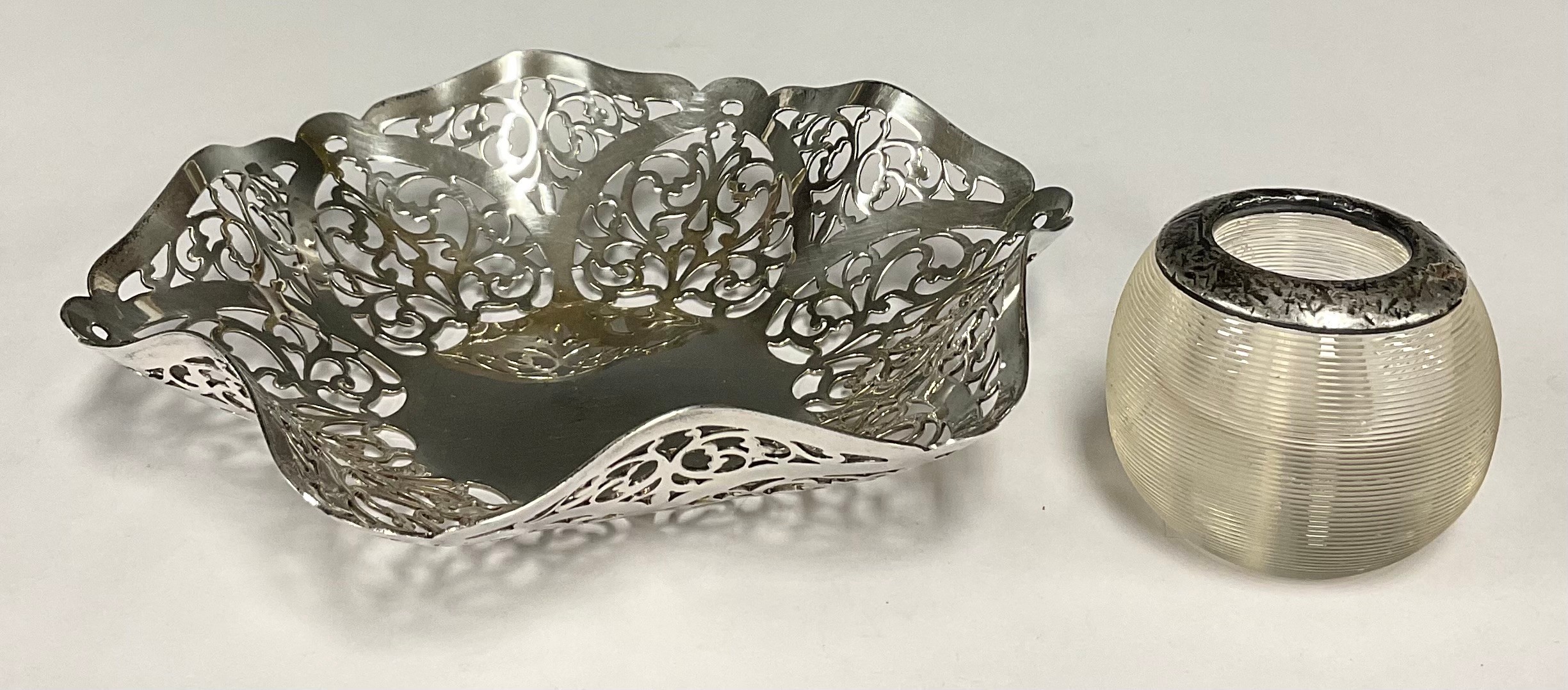 An Elizabeth II silver wavy rim bonbon dish, pierced heart sides, Sheffield 1967, 13.3cm wide,