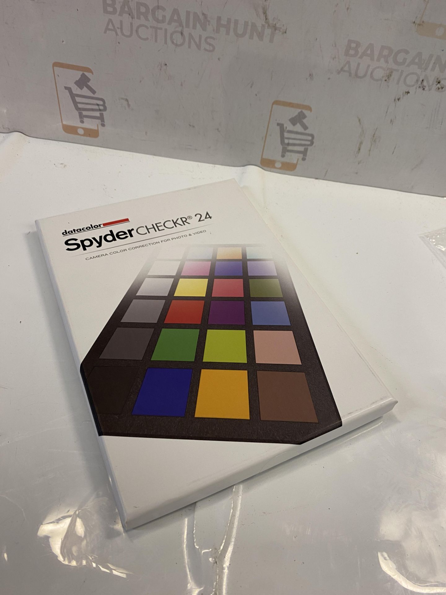 RRP £42.99 Datacolor SpyderCheckr24: 24 Colour Patch and Grey Card for camera calibration - Image 2 of 2