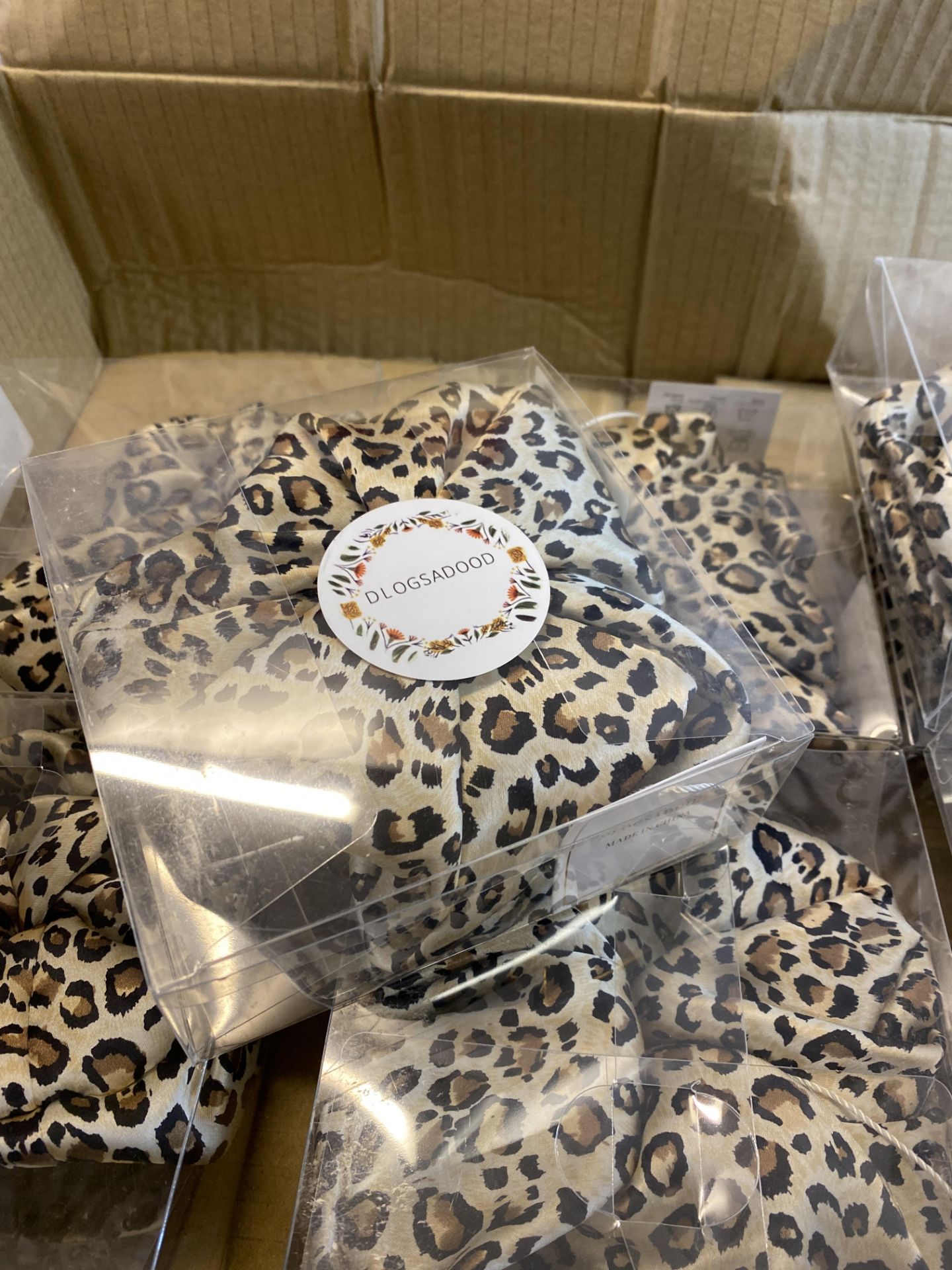 RRP £19.99 Mulberry Silk Scrunchies For Hair in Leopard Print,100% Pure 22 Momme Mulberry Silk -Hair - Image 2 of 2