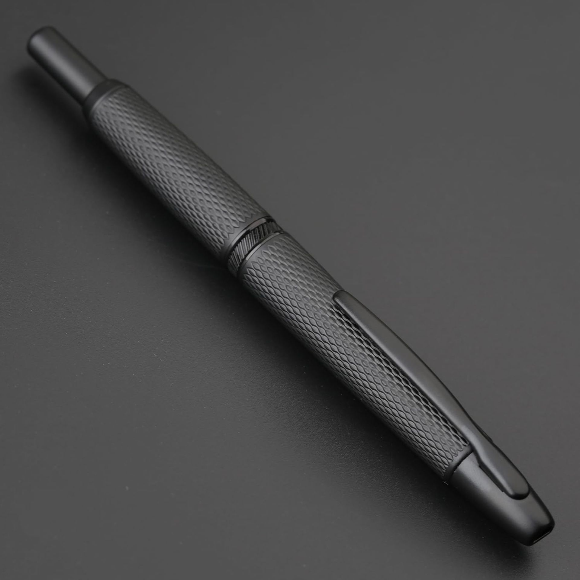 RRP £39.99 Majohn A1 Retractable Fountain Pen Extra Fine Nib with Box, Black Grid Press Pen with