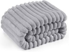 Bedsure Soft Fleece Throw Blanket - Fluffy Cosy Warm Fleece Blanket for Sofa, Bed and Couch, Single,