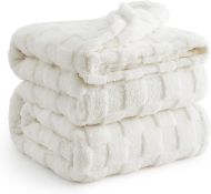 Bedsure Soft Fleece Blanket King Size - Fluffy Cosy Warm Checkboard Fleece Large Blanket for Bed,