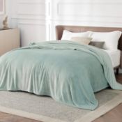 Bedsure Fleece Blanket King Size - Versatile Blanket for Bed Fluffy Soft Extra Large Throw, Jadeite,
