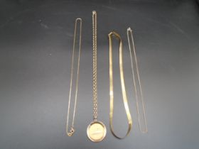 An Italian box link gold necklace marked 750 (18ct) by Uno.A.R. 2.70g and 3, 9ct gold necklaces