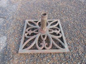 Cast iron parasol base 57cm x 57cm base