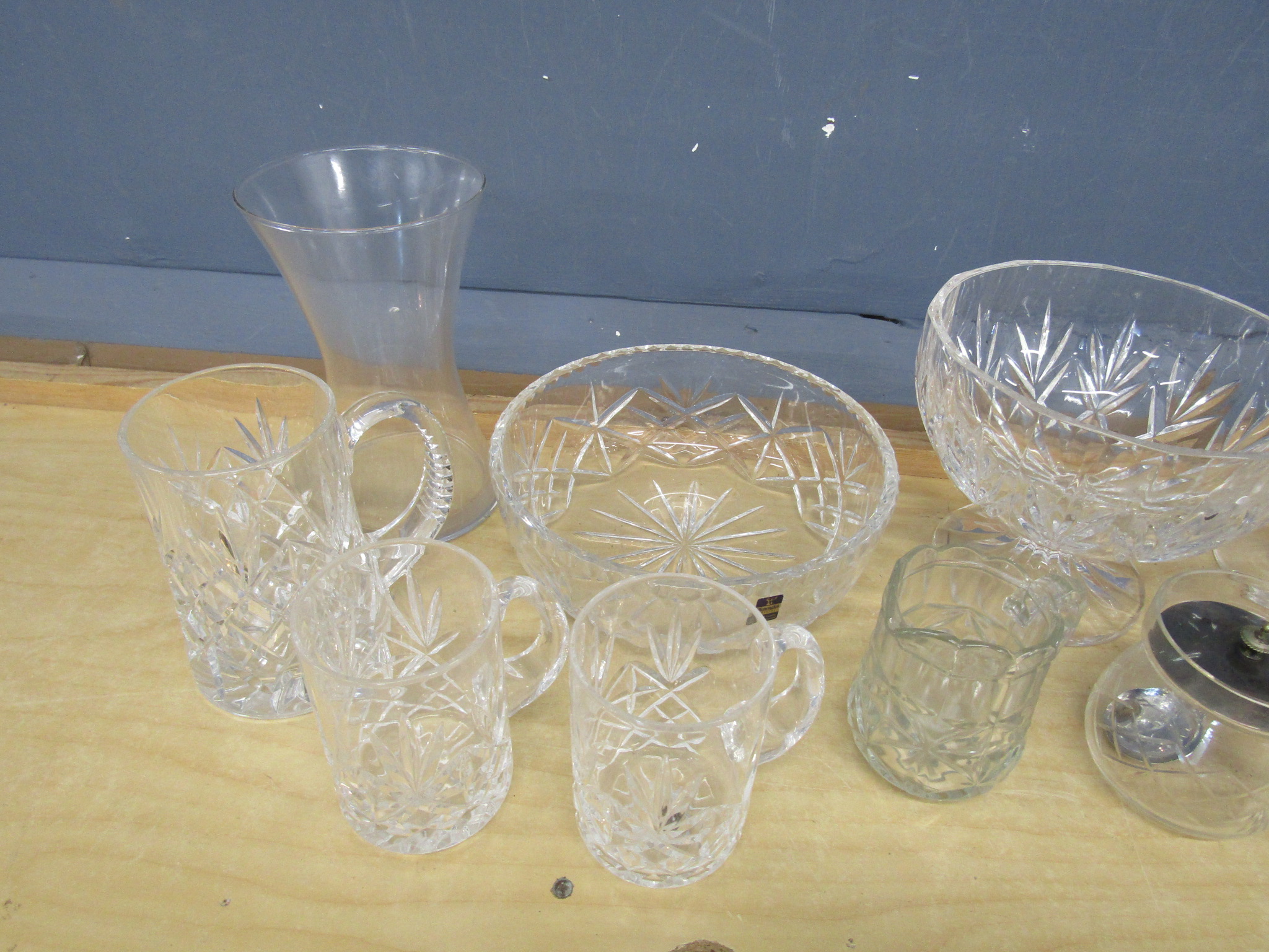 Quality glass bowls, vases and tankards etc - Image 3 of 3