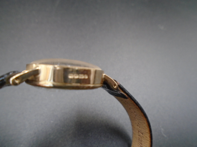 Sovereign 9ct gold hallmarked watch - model no.44226, black leather strap, new with tags, with a - Image 4 of 5