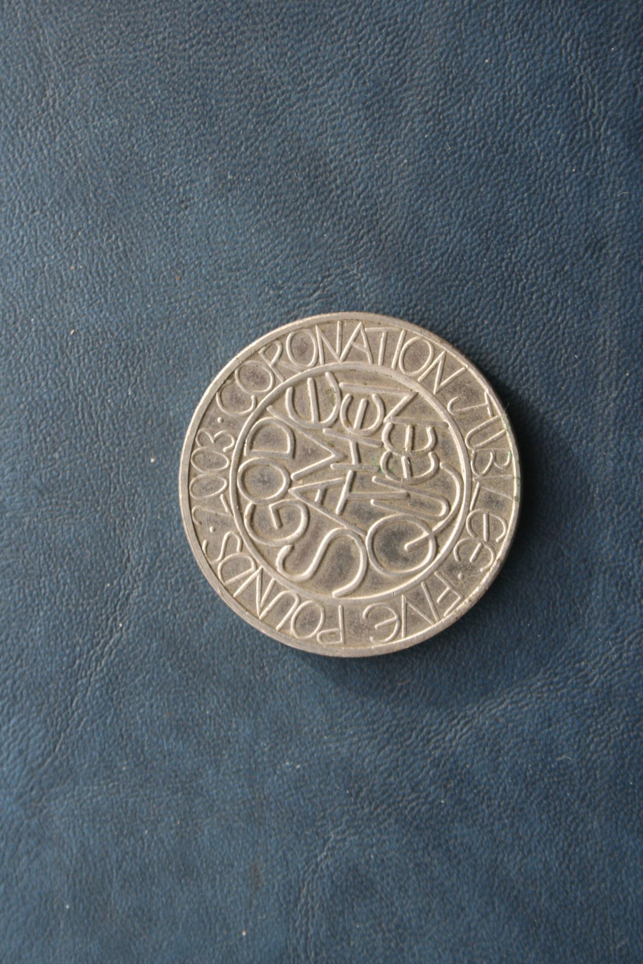 1953 £5 coin (28.23gms) designed by Tom Phillips - Image 2 of 2
