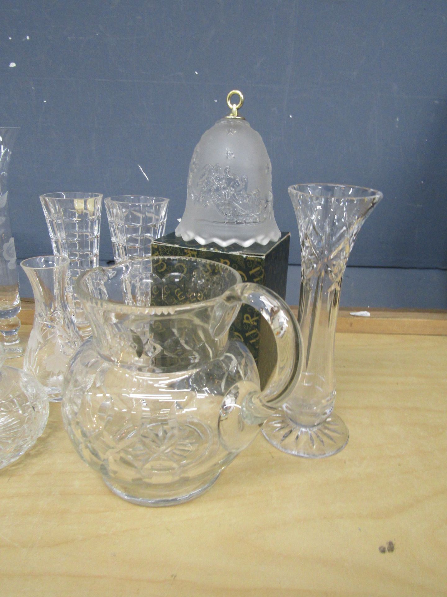 Quality glass vases, rose bowl and jug etc - Image 5 of 7