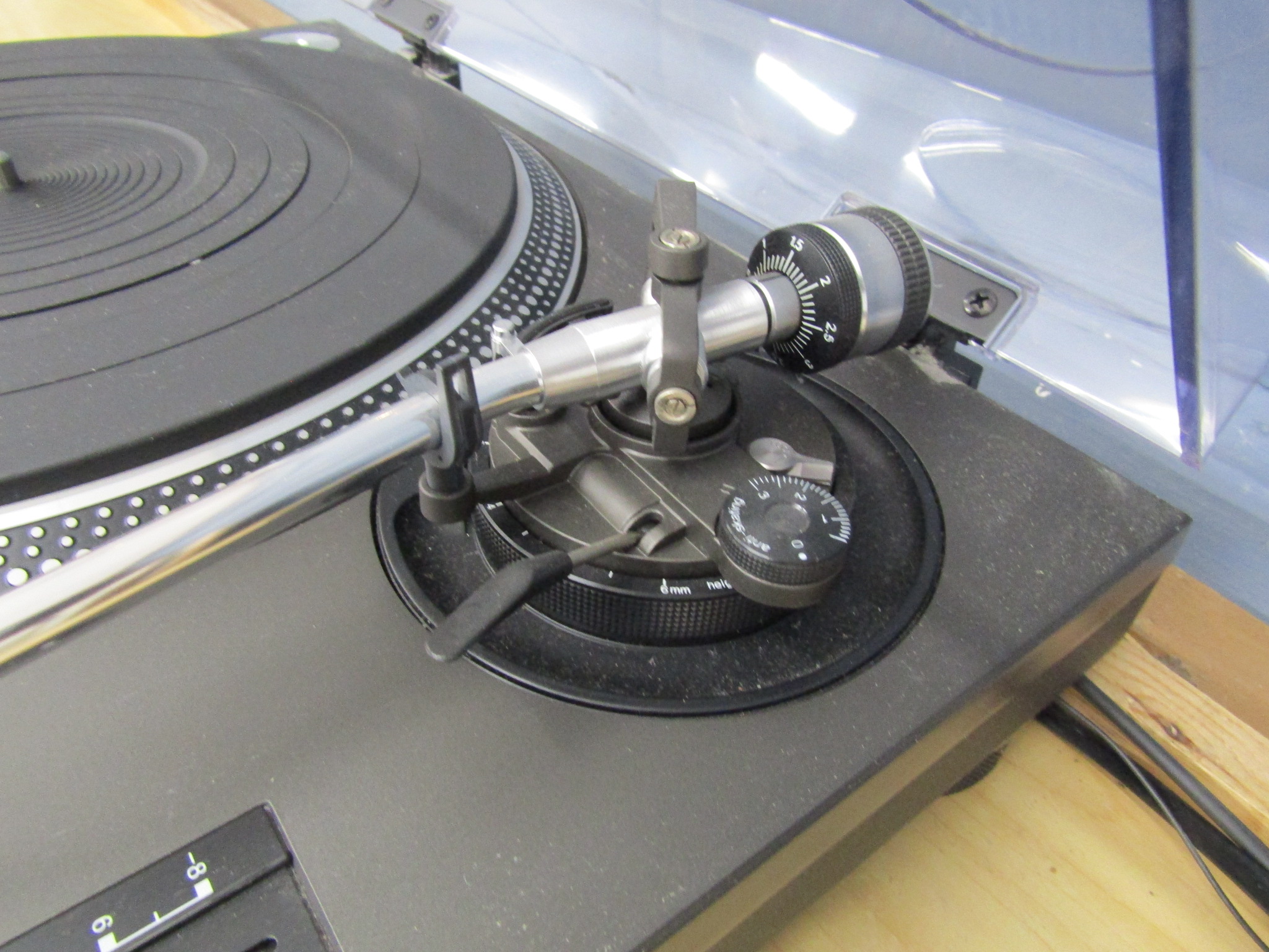 Technics Quartz SL-1210 MK2 direct drive turntable system with manual from a house clearance - Image 6 of 8