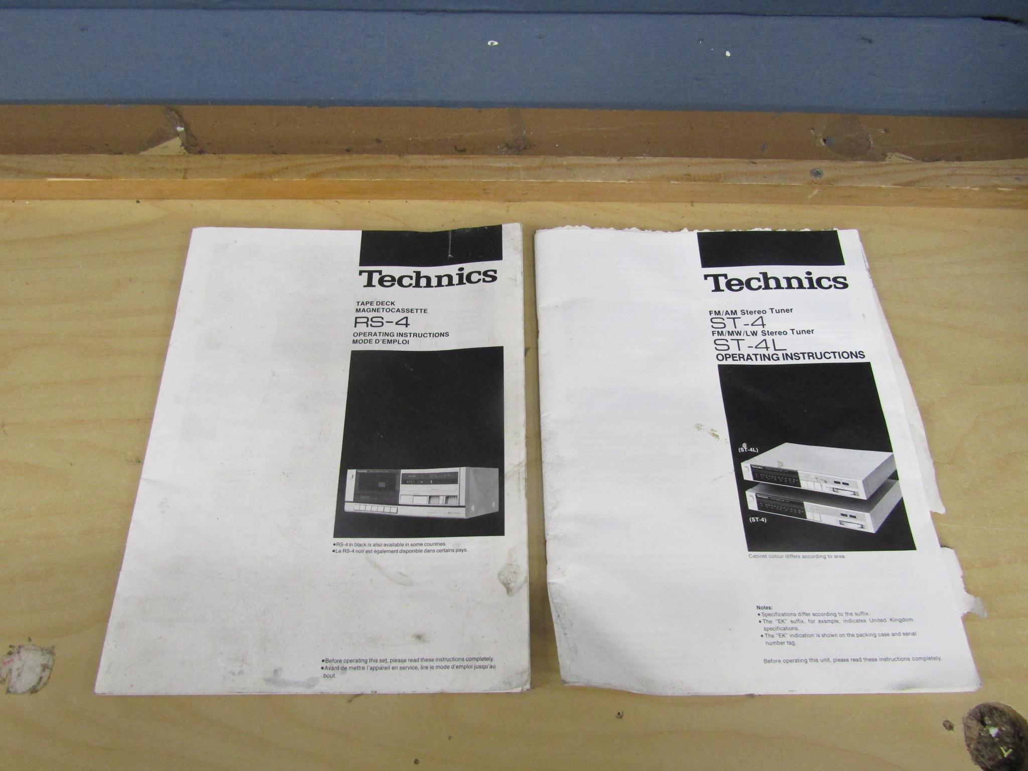 Vintage Technics amplifier, stereo tuner and cassette deck with manuals and some leads from a - Image 5 of 7