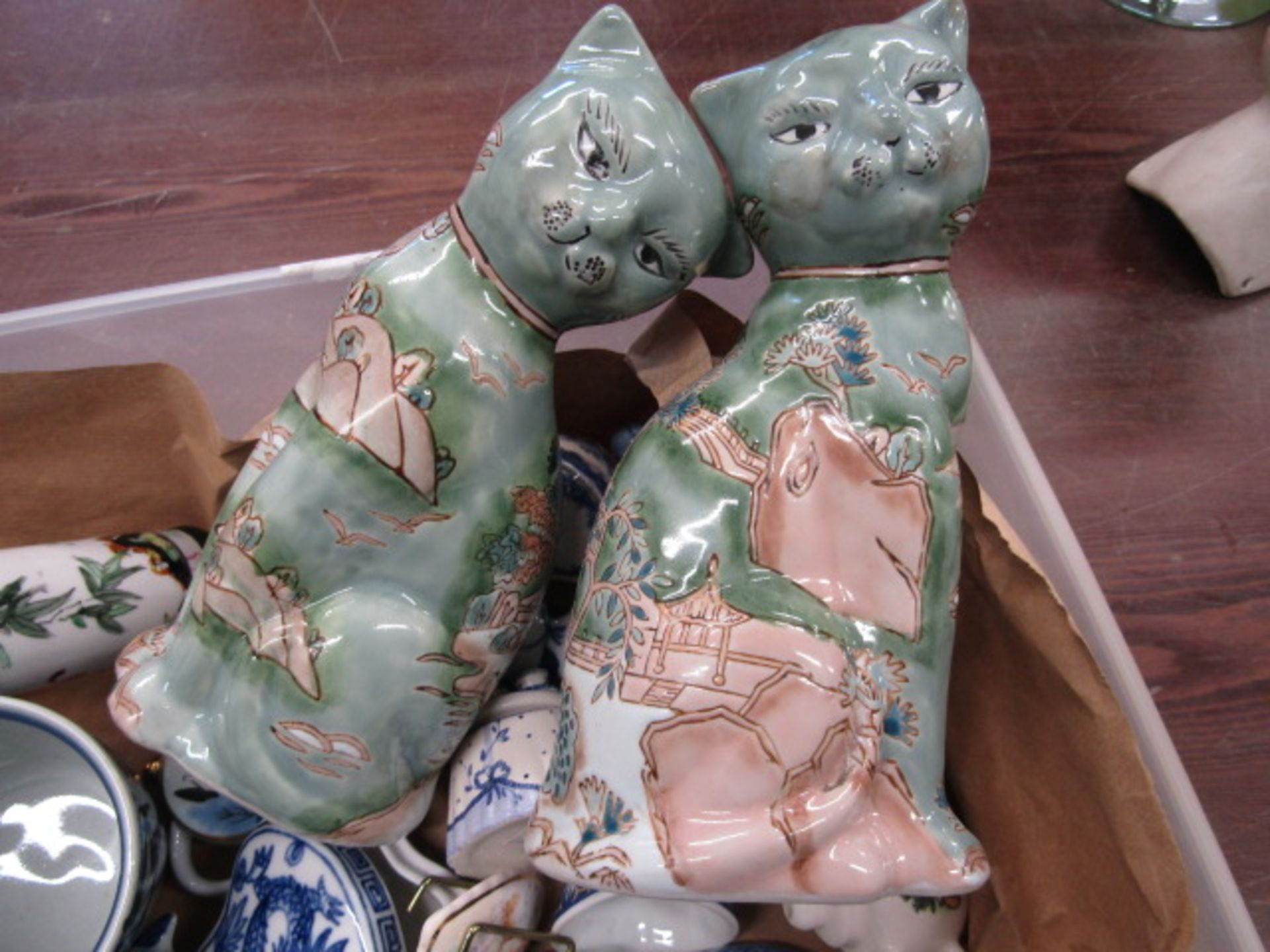 Oriental cats and mini ceramics - Image 2 of 5