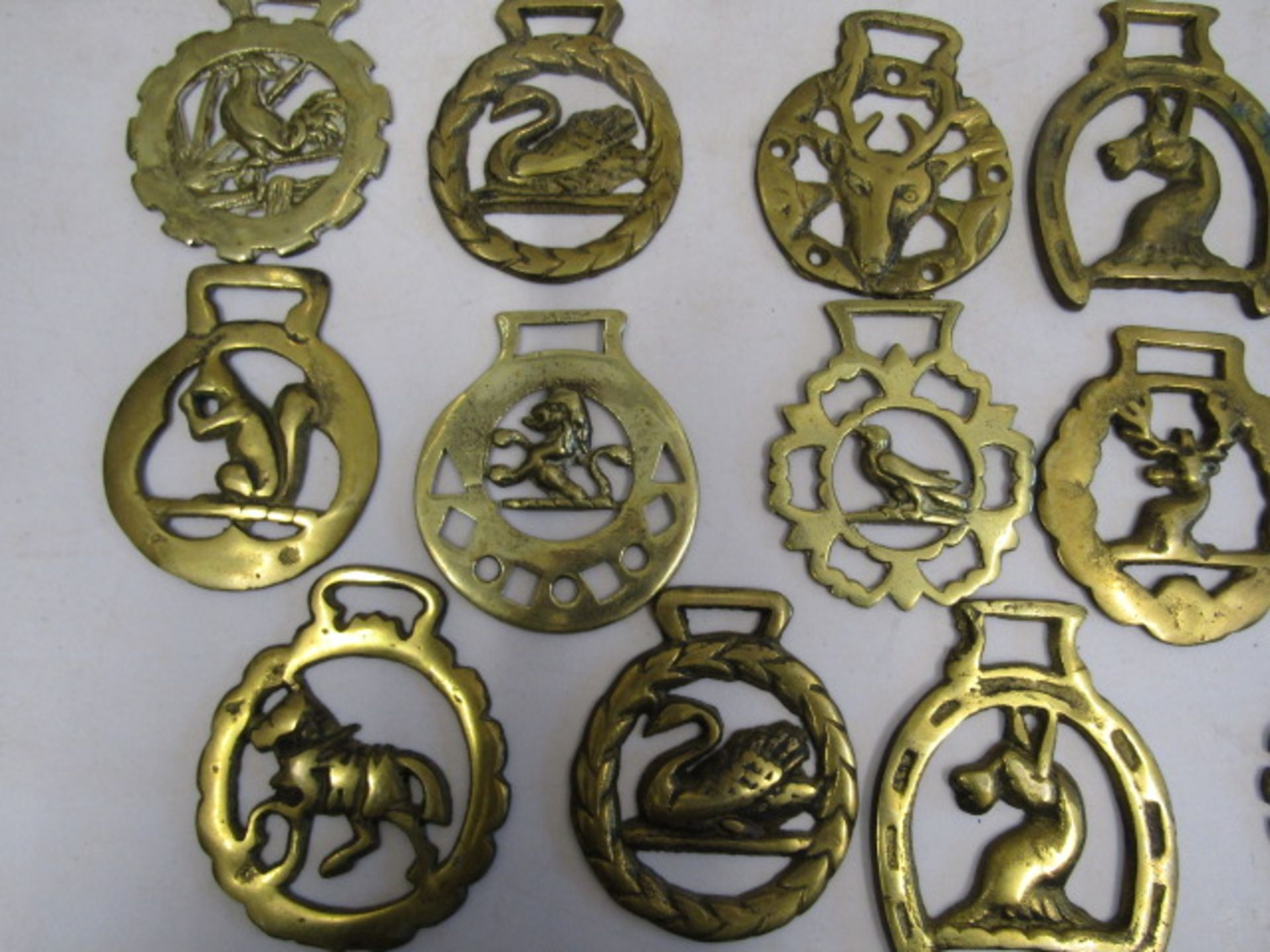 A quantity of horse brasses 35 in total - Image 6 of 7