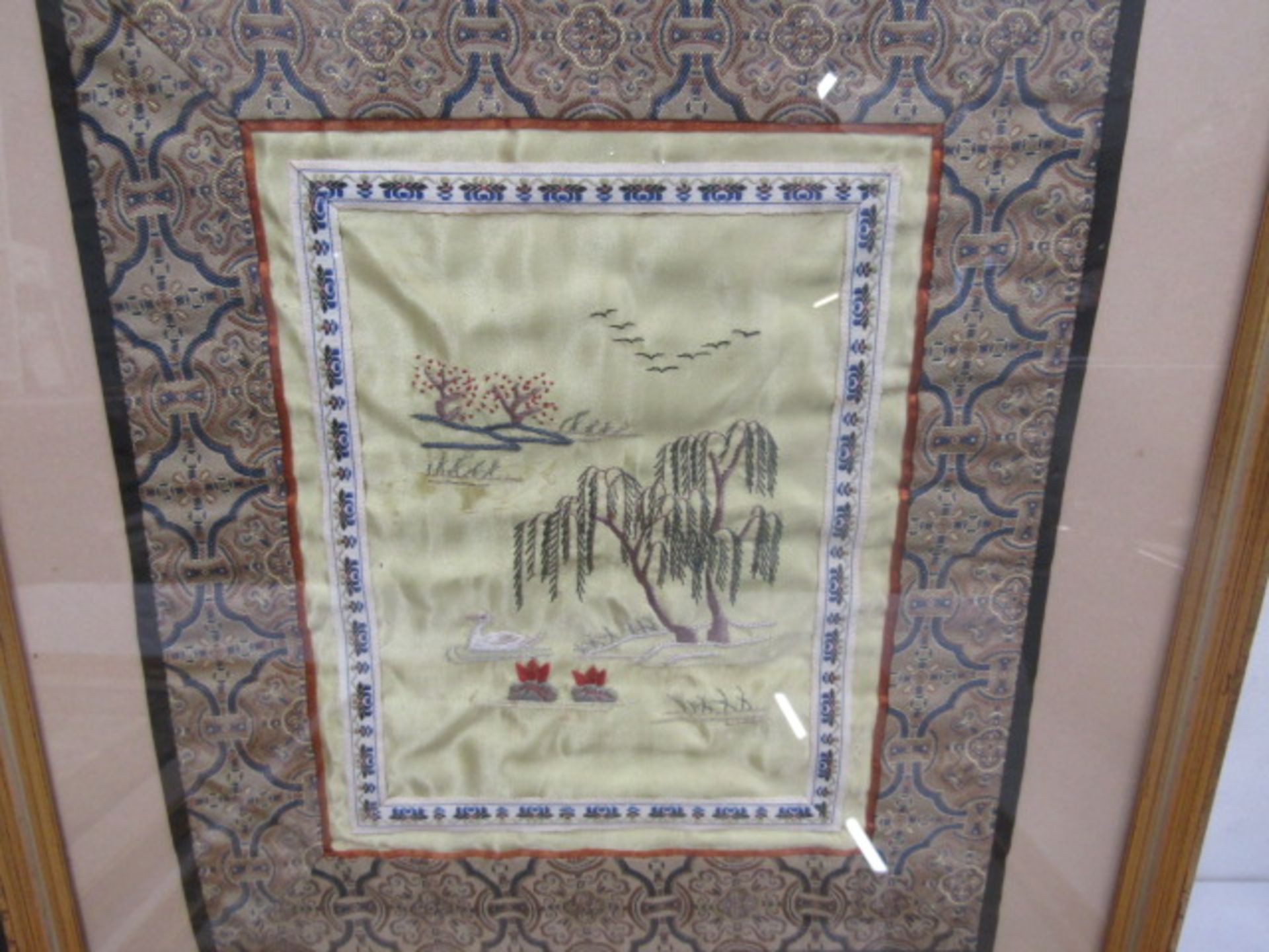 Set 4 Oriental embroideries of birds on silk 38x35cm - Image 3 of 5