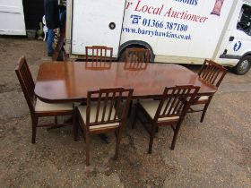 Mahogany extending pedestal dining table with 6 upholstered chairs (only one carver chair as