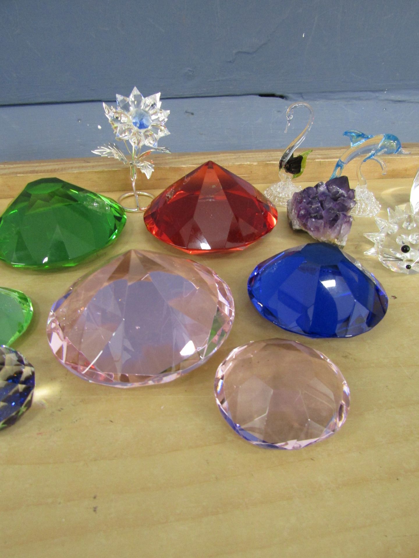 Small crystal animals to include Swarovski and coloured glass gem stones etc - Image 6 of 6