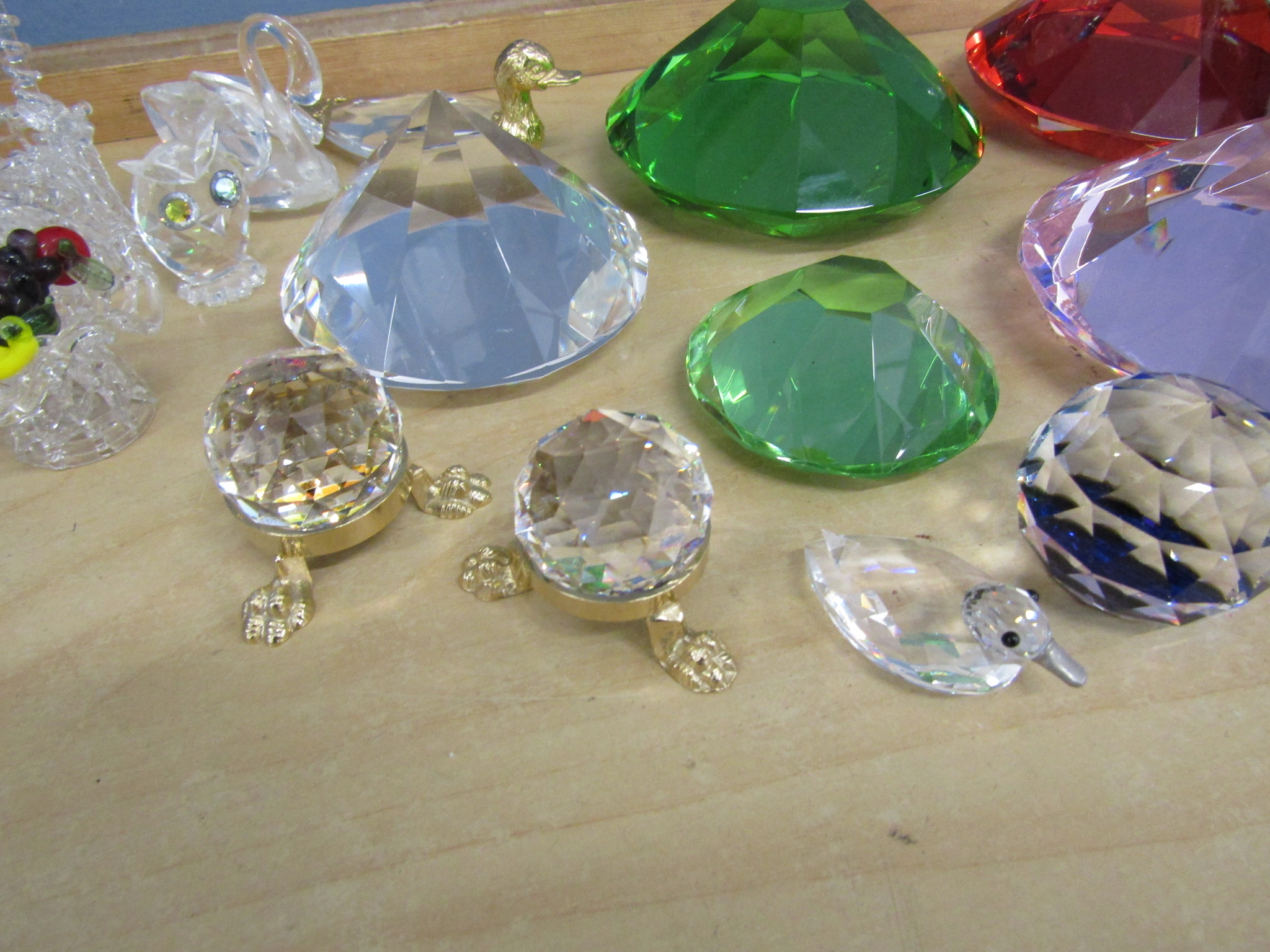 Small crystal animals to include Swarovski and coloured glass gem stones etc - Image 3 of 6