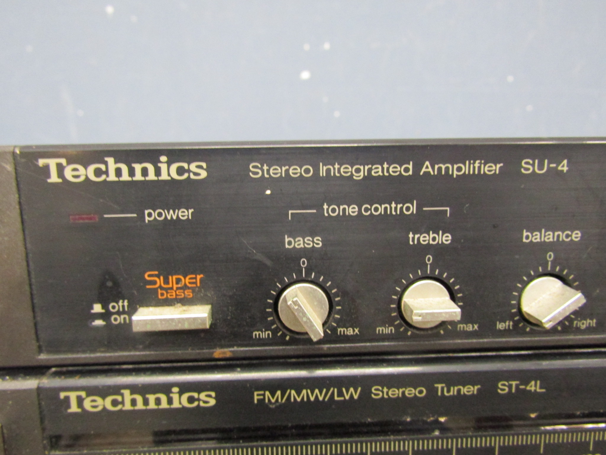 Vintage Technics amplifier, stereo tuner and cassette deck with manuals and some leads from a - Image 2 of 7