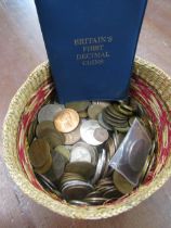 Mostly British copper and 'silver' Coinage 2 kilo in straw basket