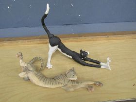 2 Country Artists 'A Breed Apart' cat figurines L35cm approx