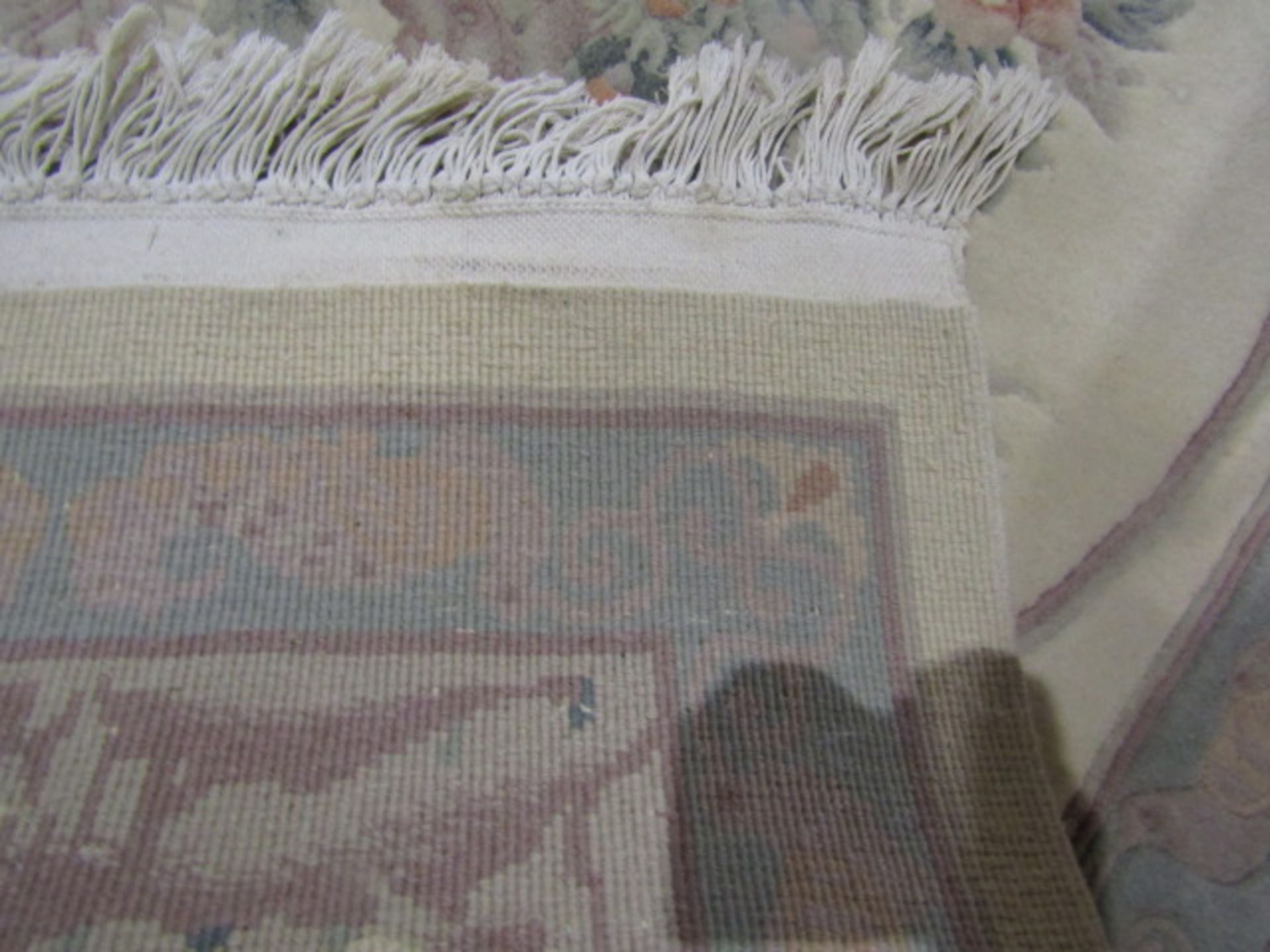 A cream ground rug with Oriental peacock design 200x122cm - Image 2 of 2