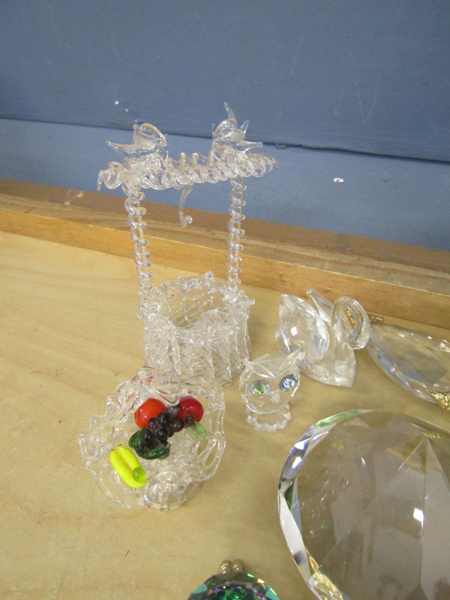 Small crystal animals to include Swarovski and coloured glass gem stones etc - Image 4 of 6