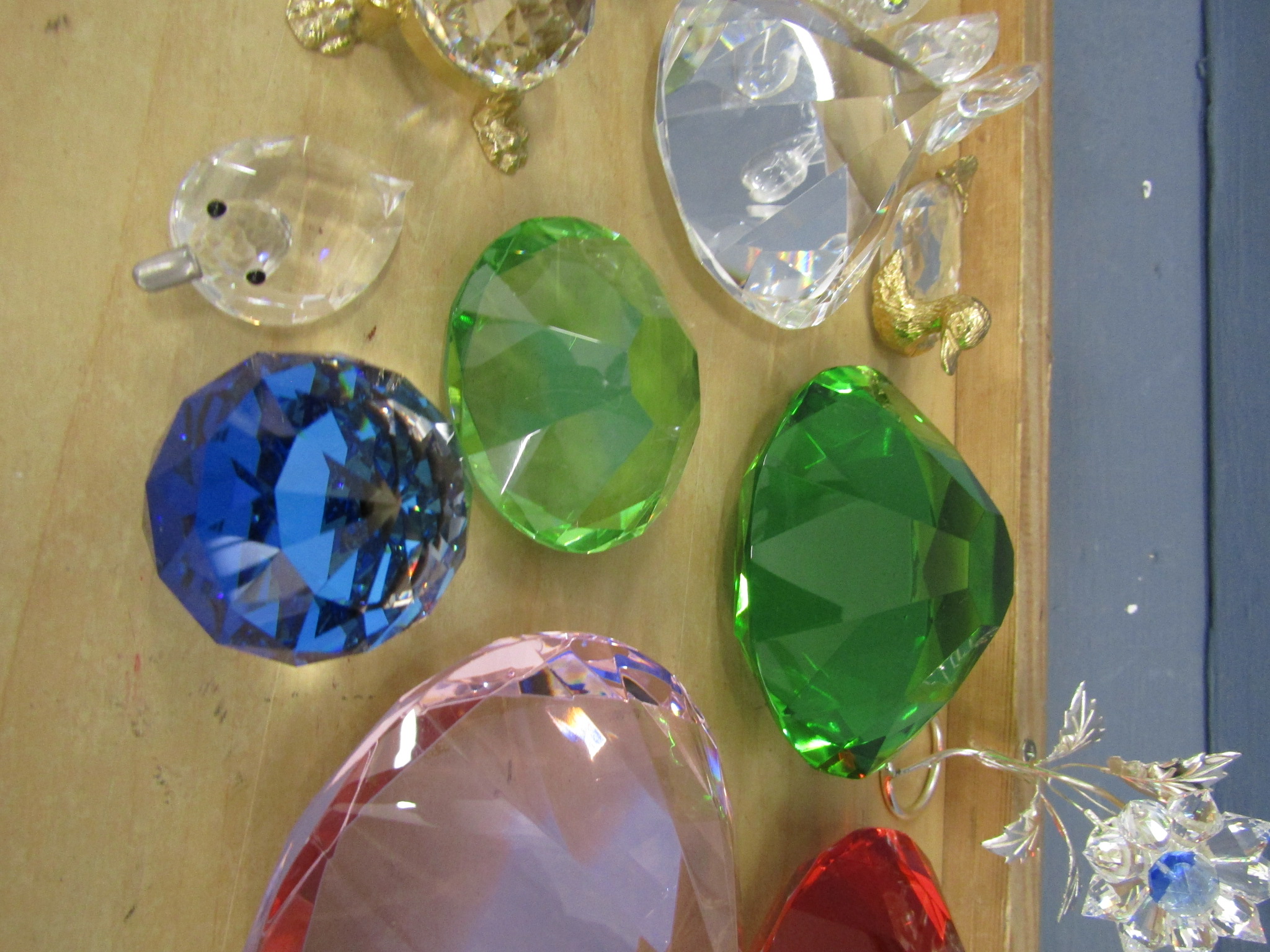 Small crystal animals to include Swarovski and coloured glass gem stones etc - Image 5 of 6