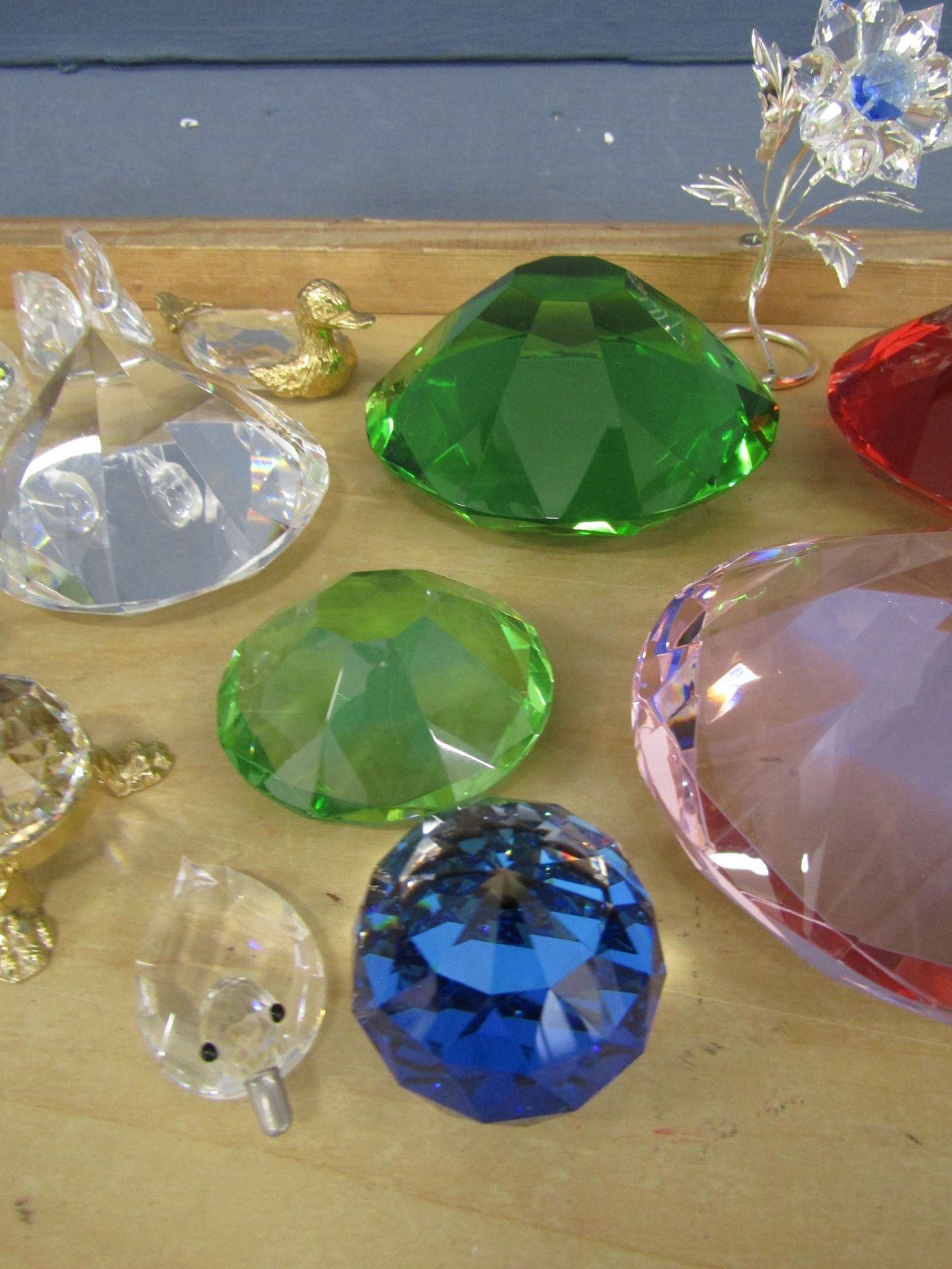 Small crystal animals to include Swarovski and coloured glass gem stones etc - Image 5 of 6