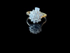 18ct gold daisy cluster diamond ring size S, 3.77g gross weight