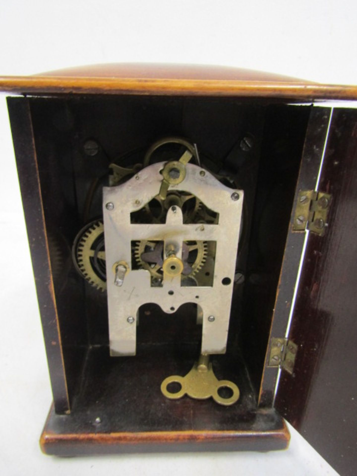 Wooden cased mantle clock with key - Image 2 of 2