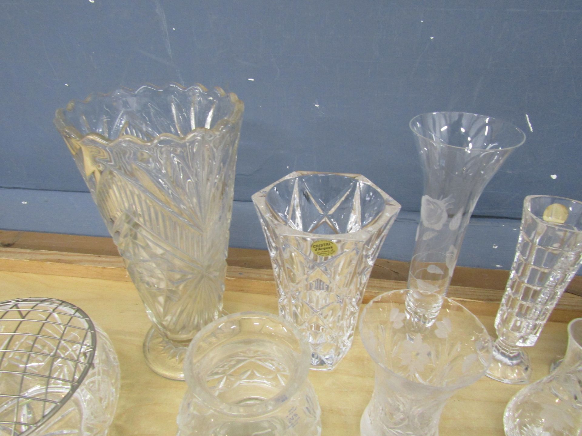 Quality glass vases, rose bowl and jug etc - Image 4 of 7