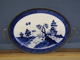 Willow pattern tea tray in silver plated mount (some fine cracks to china)